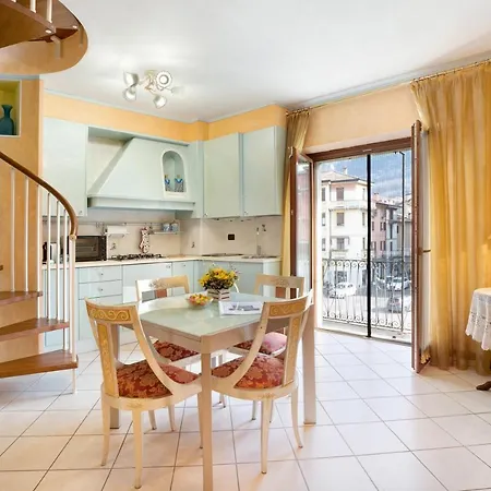 Yellow House Apartment Omegna