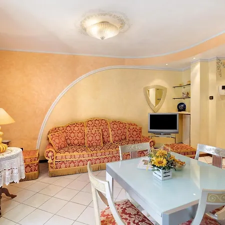 Yellow House * Omegna