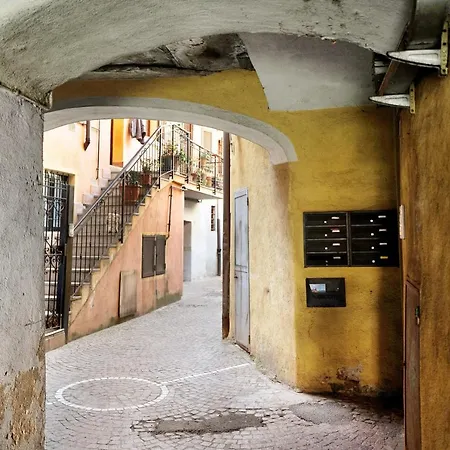 Yellow House * Omegna